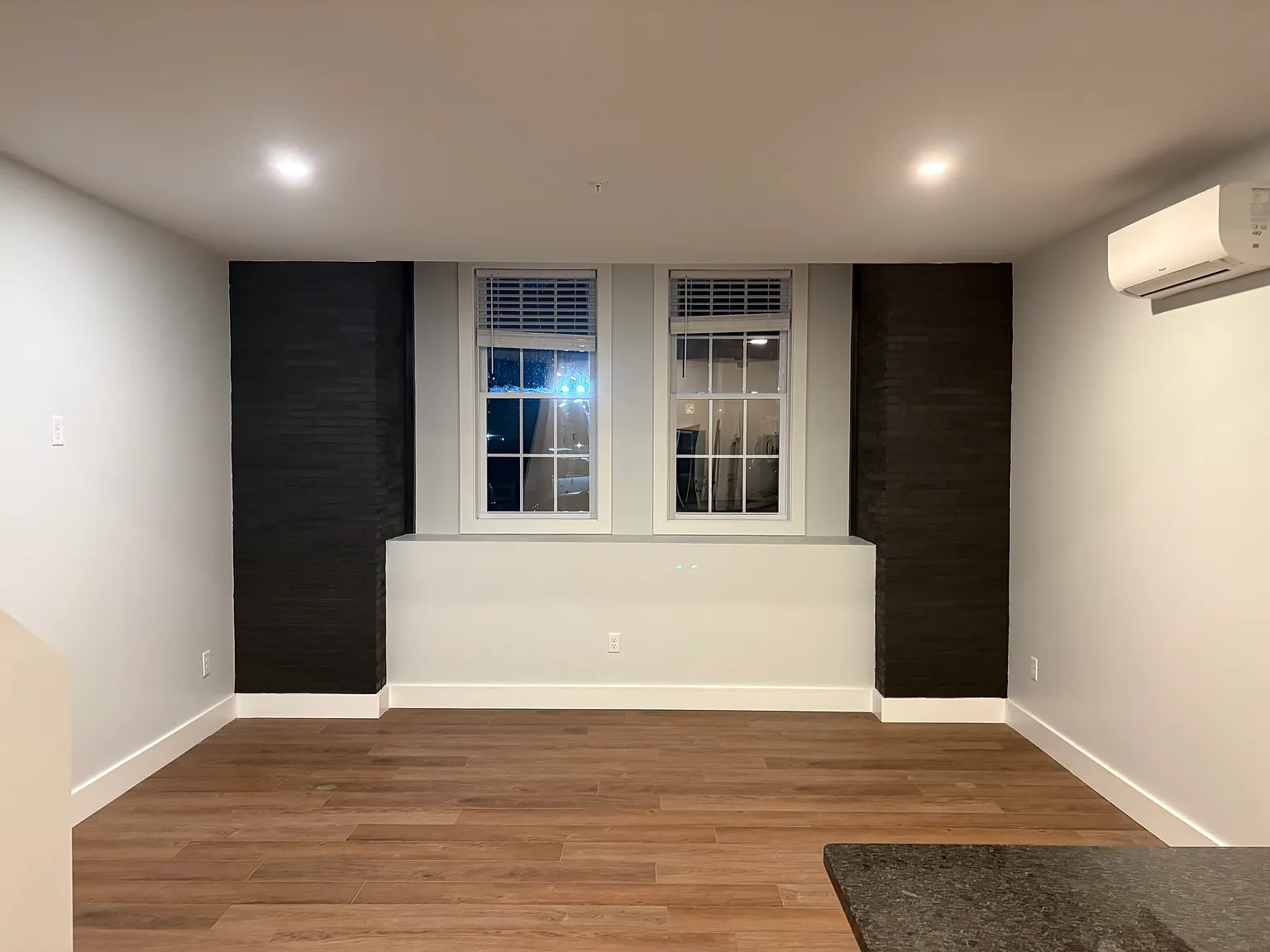 1 bed, 900 sqft, $2,100 — Photo 3