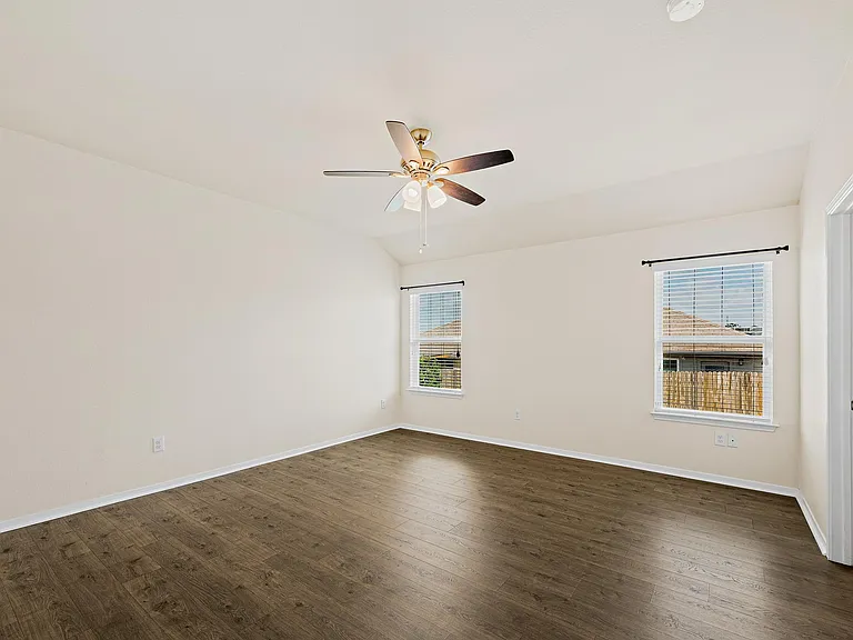 5916 Montrelia Dr — Photo 14