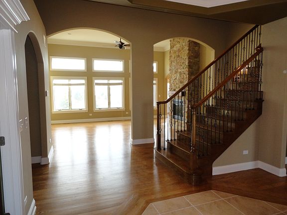 4th image of 609 Whirlaway Dr