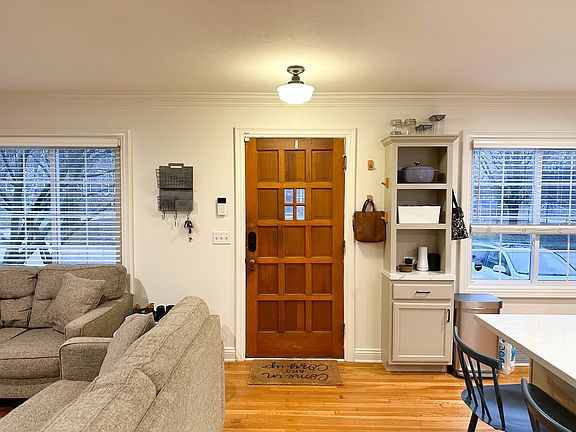 5th image of 3894 Parkdale Rd