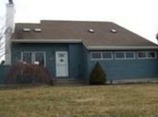 3 Christine Ln, Yaphank, NY 11980