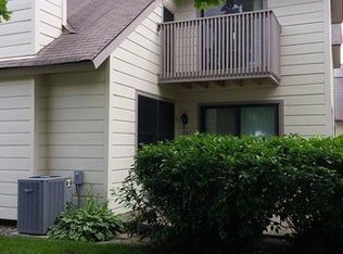 621 Chip Ct, Gurnee, IL 60031