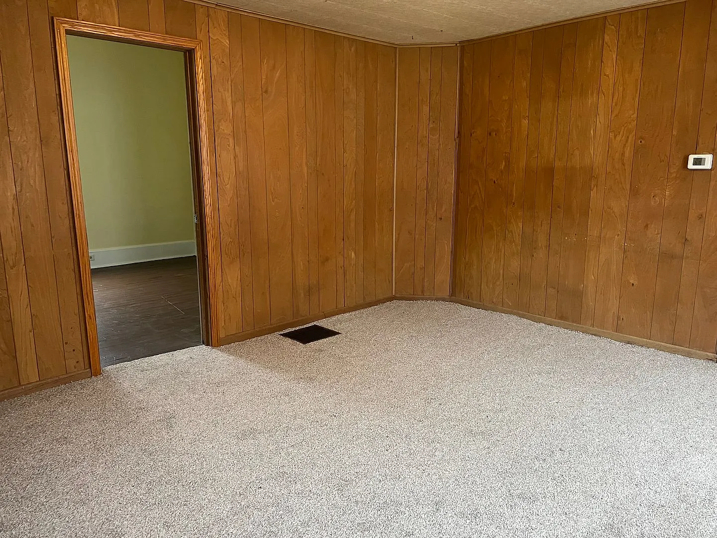 Newly Remodeled 3 Bedroom — Photo 4