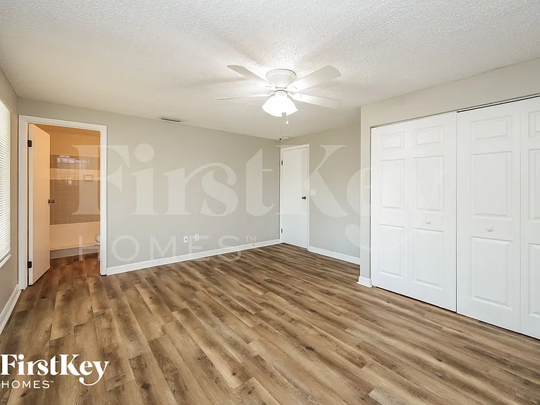 308 SW 13th St — Photo 9