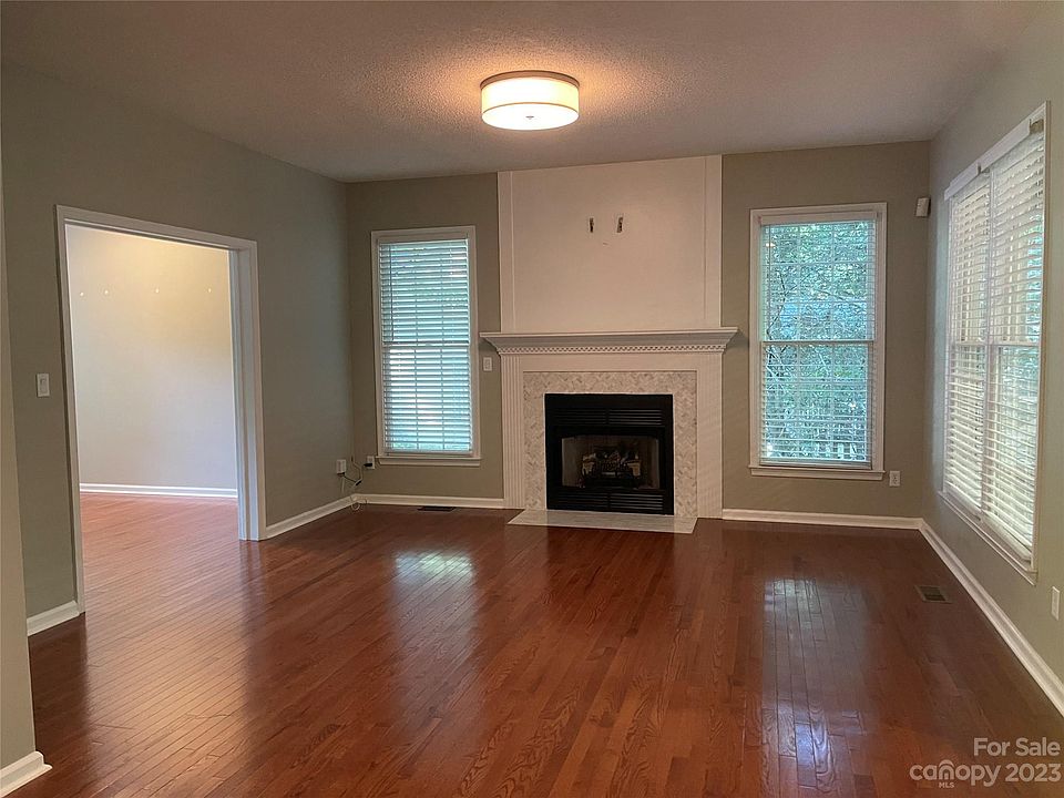 2nd image of 208 Windsor Forest Cir