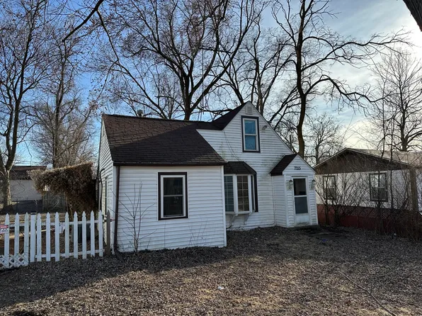 7215 Seminole Dr, Wonder Lake, IL 60097
