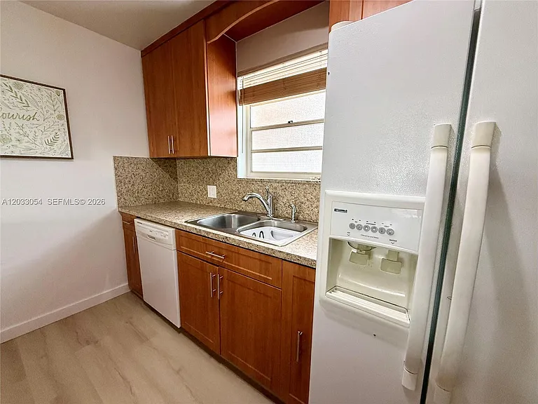 1235 Mariposa Ave #7 — Photo 6