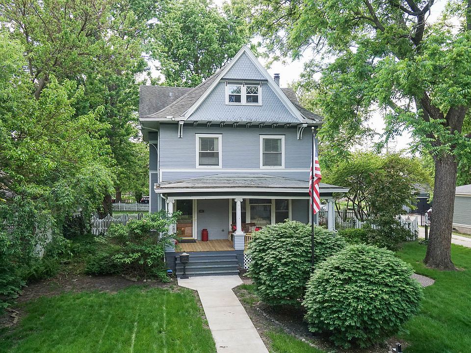 1st image of 903 E Jefferson St