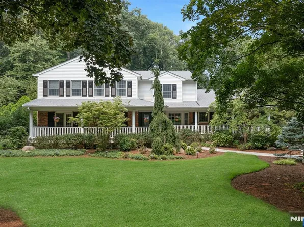 549 Lee Ct, Wyckoff, NJ 07481