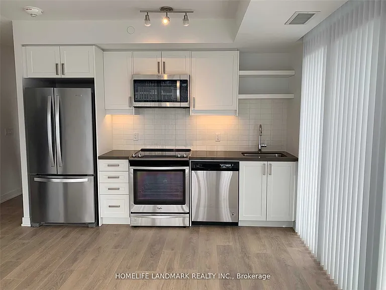 50 Wellesley St E #1808 — Photo 3