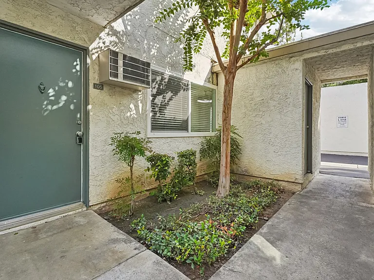 Granada Court — Photo 13