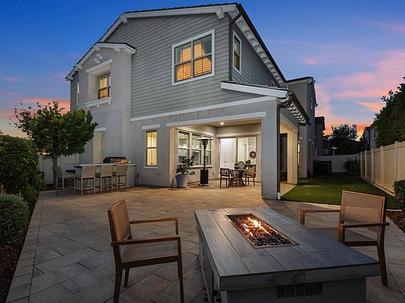 3rd image of 208 Garnet Way