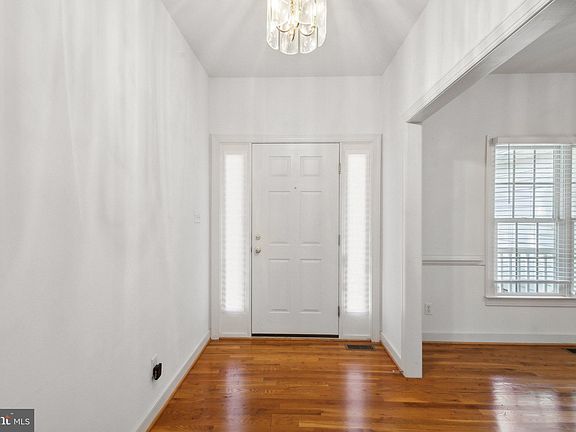 3rd image of 4842 Kingshire Dr