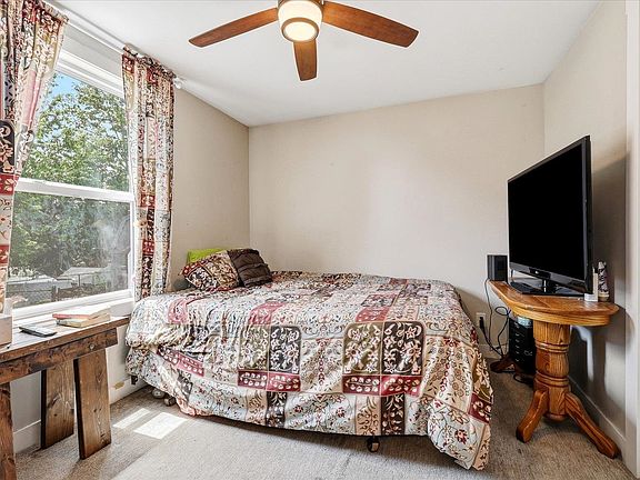5th image of 245 Pear St
