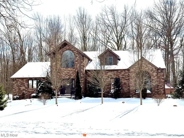 6808 Bramblewood Ln, Mayfield Village, OH 44143