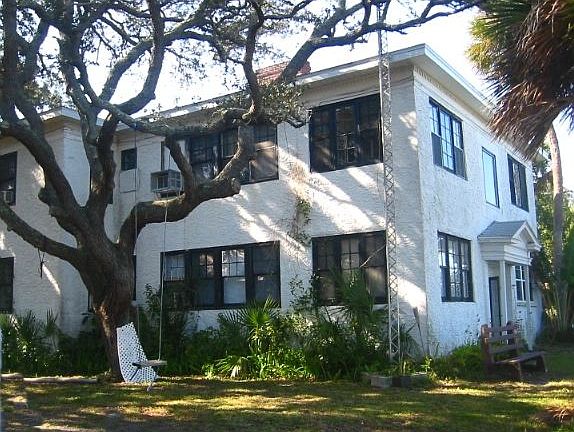 3rd image of 1025 E Lincoln Ave