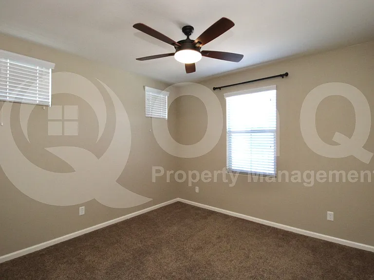 867 E Aberdeen Dr — Photo 18