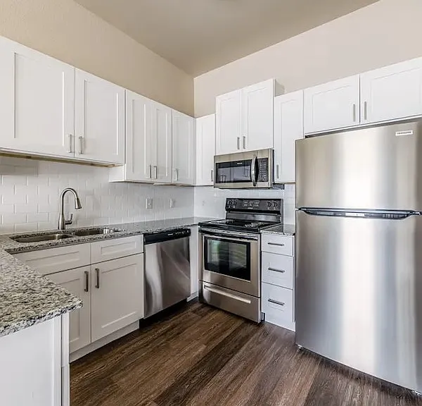 Horseshoe Apartments — Photo 1