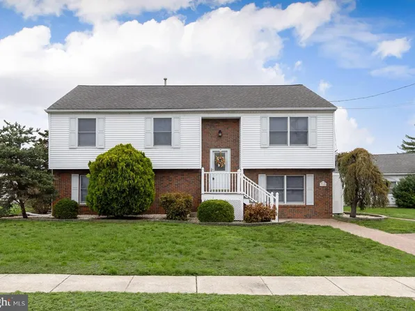 765 Willow Dr, Gibbstown, NJ 08027