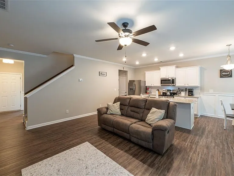 819 Ash St — Photo 4