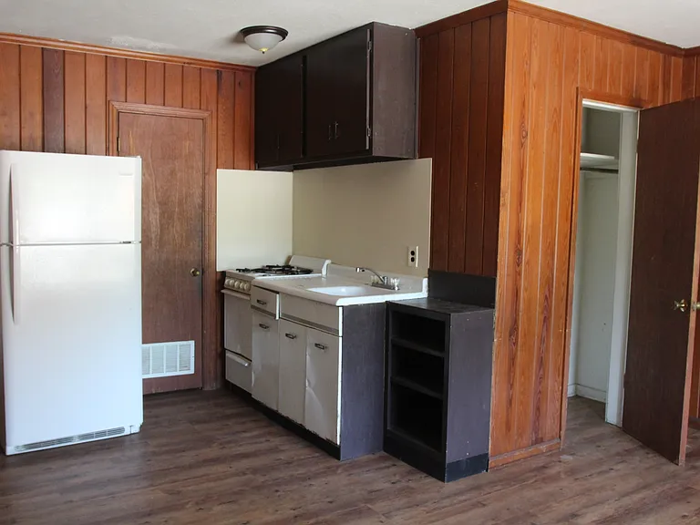 520 Pine Ave — Photo 3