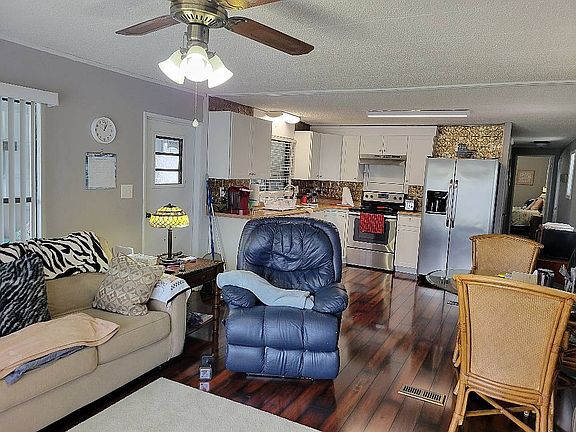4th image of 1335 Fleming Ave #15