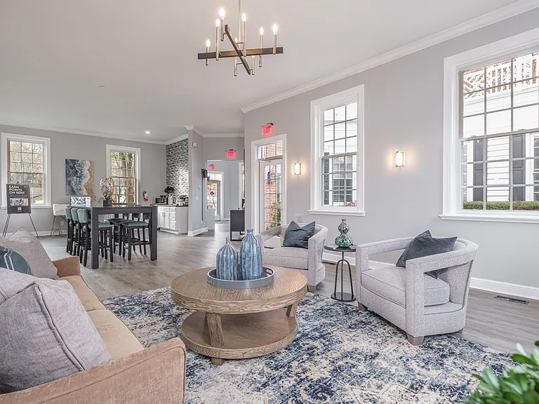 The Residence at Christopher Wren Apartments — Photo 6