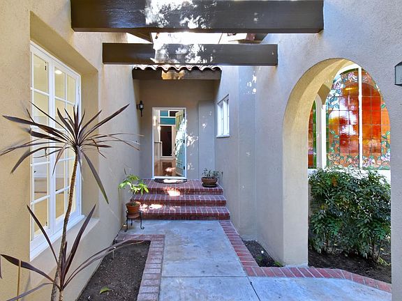 4th image of 13457 Chandler Blvd