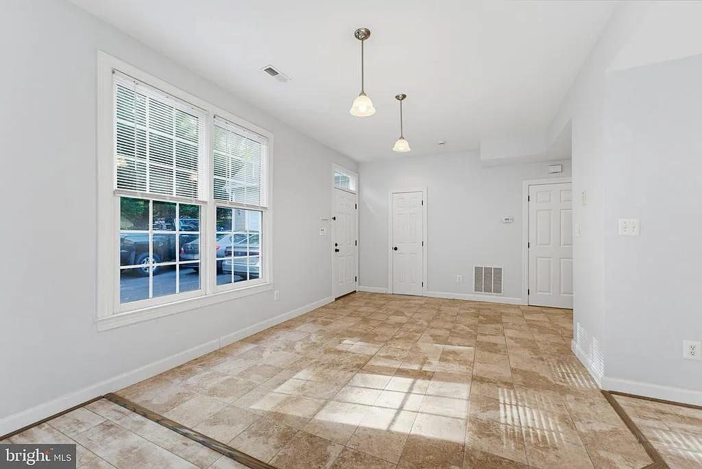 2 bed, 1.5 bath, 1200 sqft, $2,600 — Photo 4