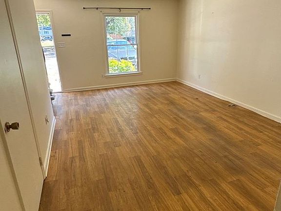 3rd image of 405 17th Ave NE #1