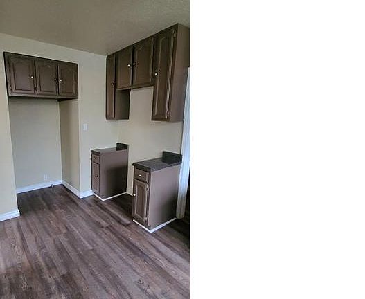 3rd image of 1549 W 106th St