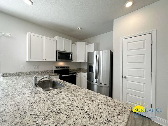 5th image of 1014 McLaren Cir