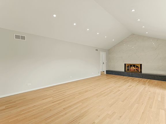 4th image of 412 Bramble Ln