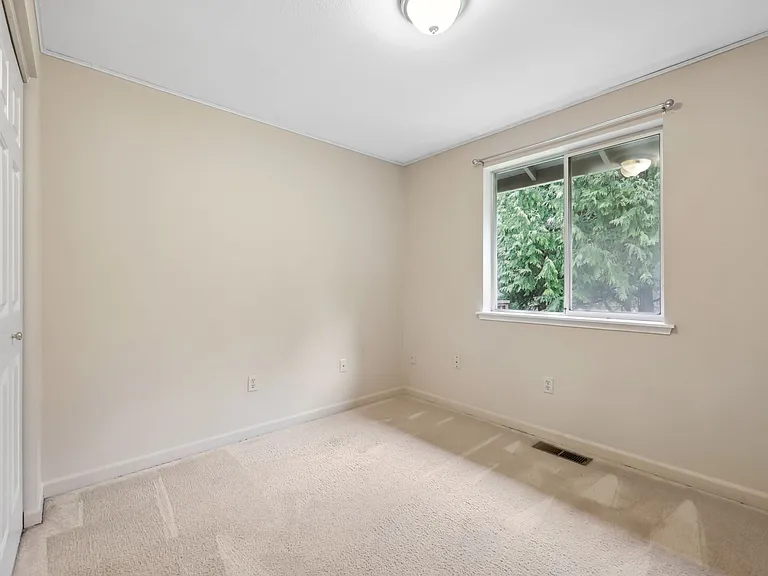 1012 Irving St SW — Photo 23