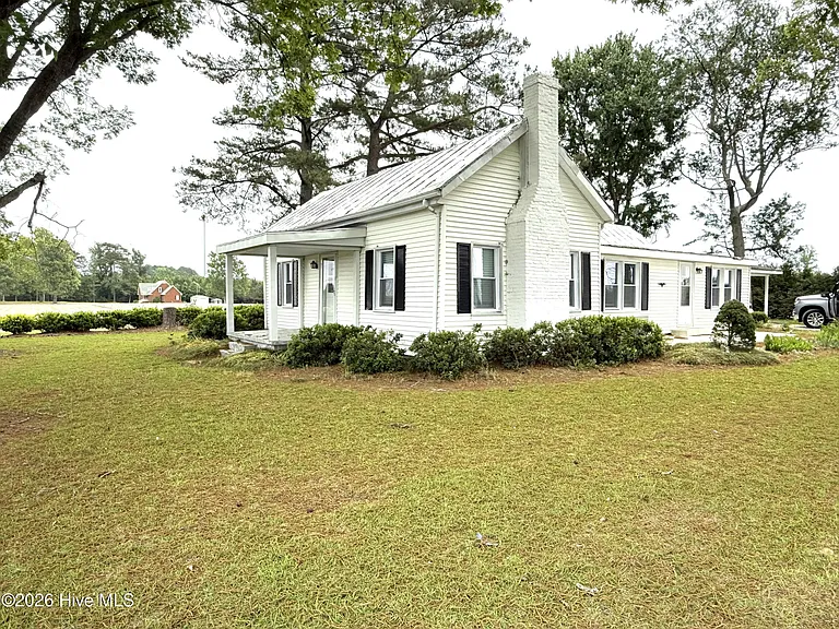 1300 Worthington Rd — Photo 1