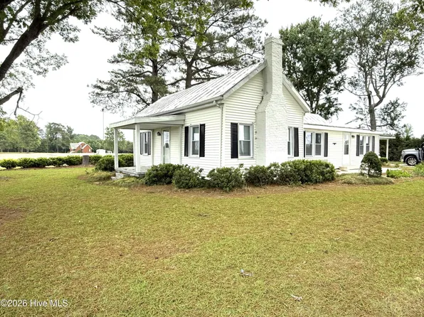 1300 Worthington Rd, Winterville, NC 28590