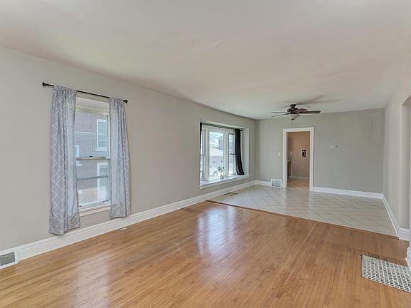 4th image of 904 Caton Ave