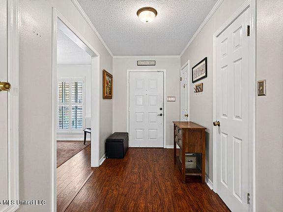 2nd image of 674 Hilo St