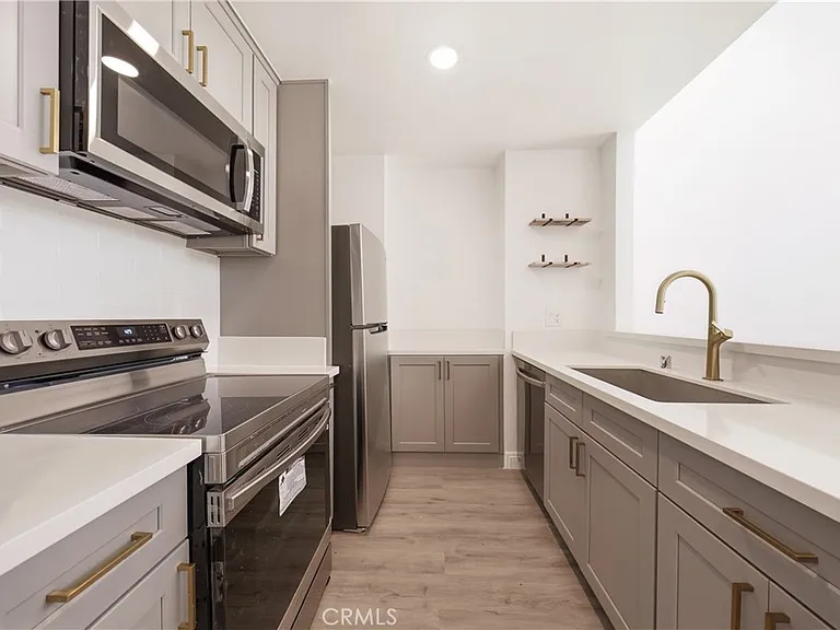 802 Coriander Dr #B — Photo 1