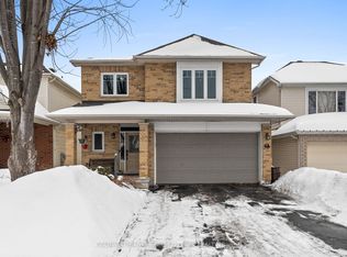 6 A Rosetta Ave, Ottawa, ON K2G 6T5