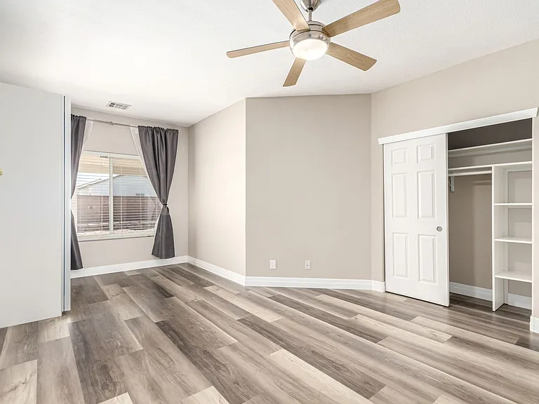 5856 Golden Wing St — Photo 17