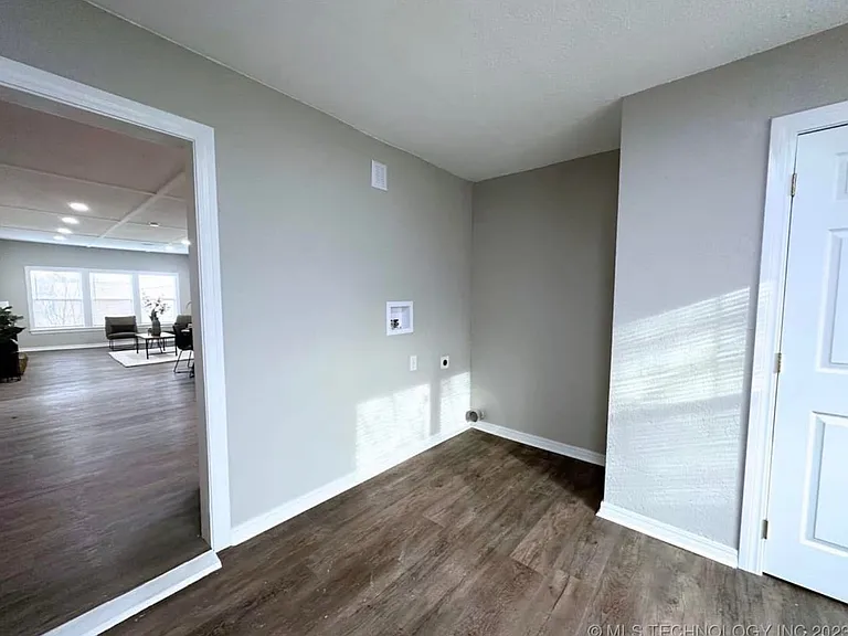 22 5th Ave SW — Photo 11