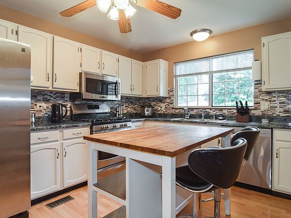 3rd image of 2010 Windemere Cir #0