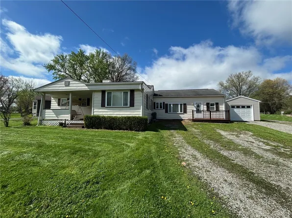 409 Avalon Dr, New Castle, PA 16101