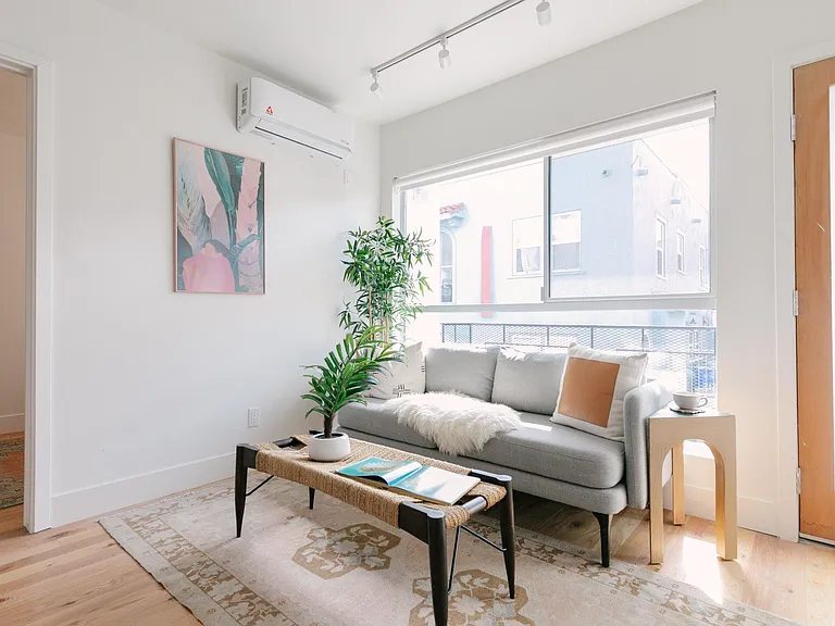 221 N Catalina St #9 — Photo 1