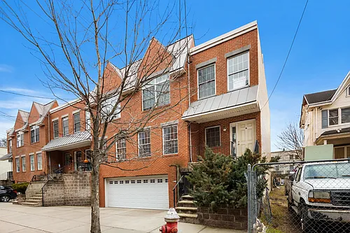 16 Manning Ave #2 Photo 1
