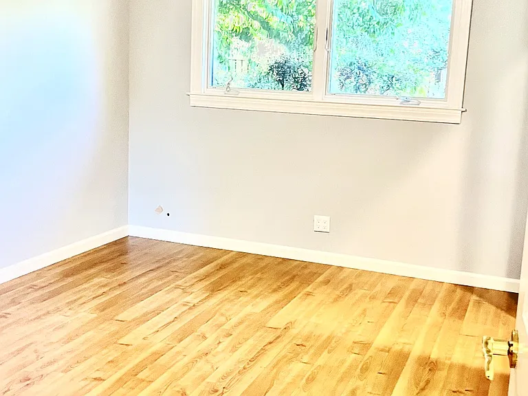 124 Lester Ln — Photo 8