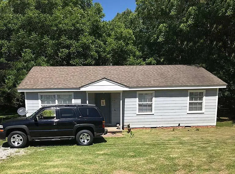 909 Louisville Rd — Photo 1