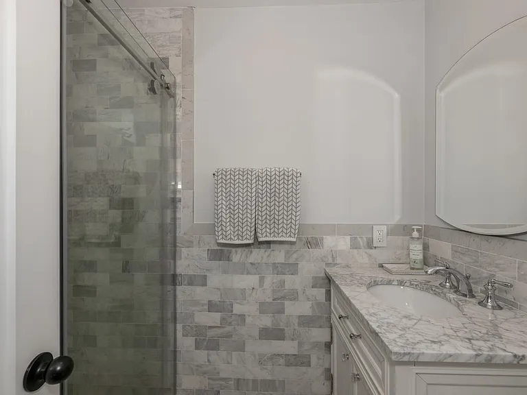 27 Reuter Pl — Photo 9