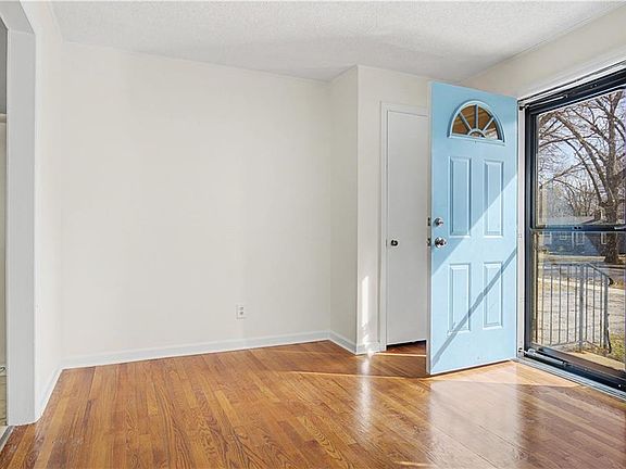 2nd image of 7120 Roe Ave